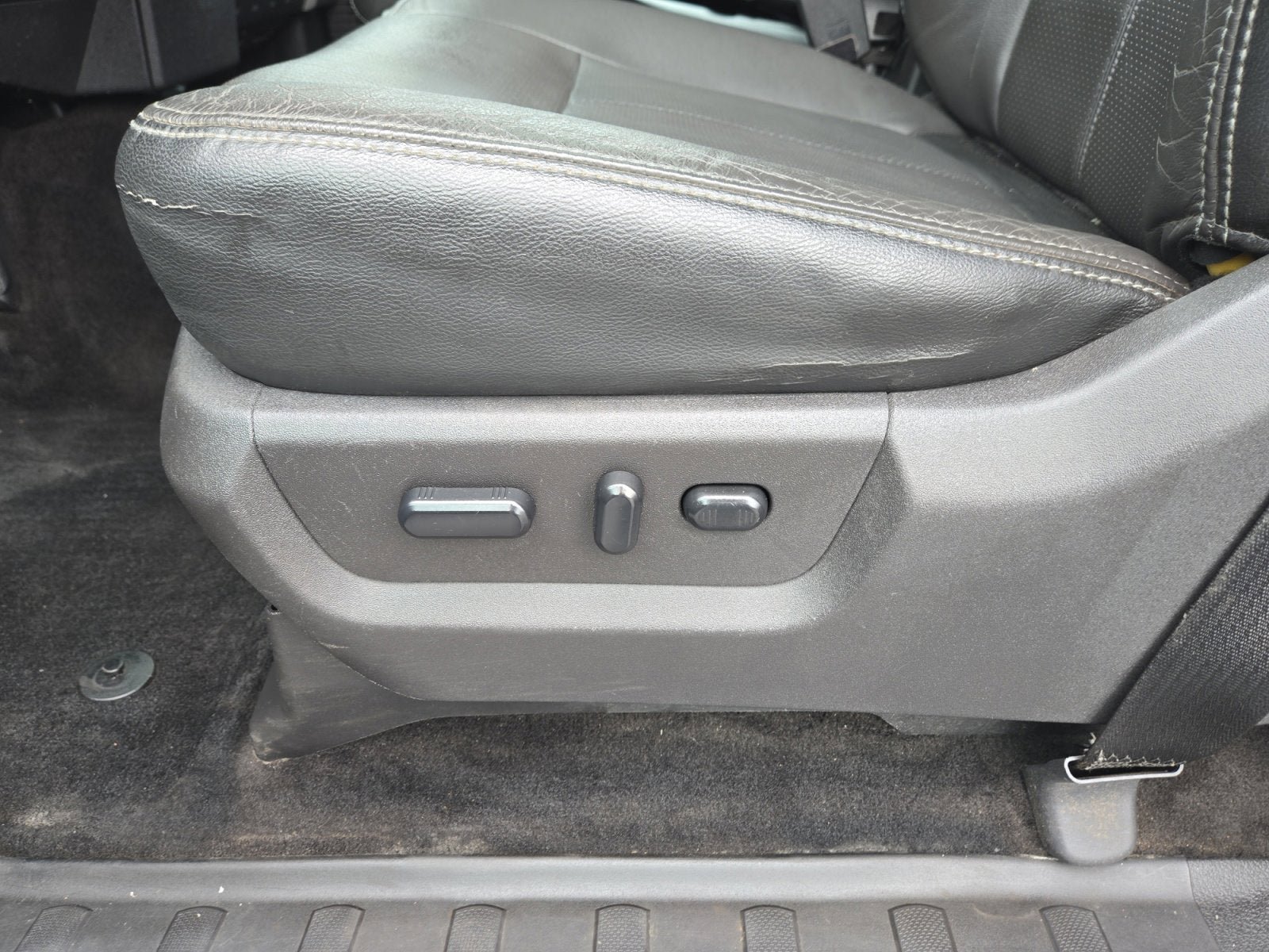 Used 2015 Ford F250 Lariat w/ Lariat Ultimate Package AWD/4WD image 12