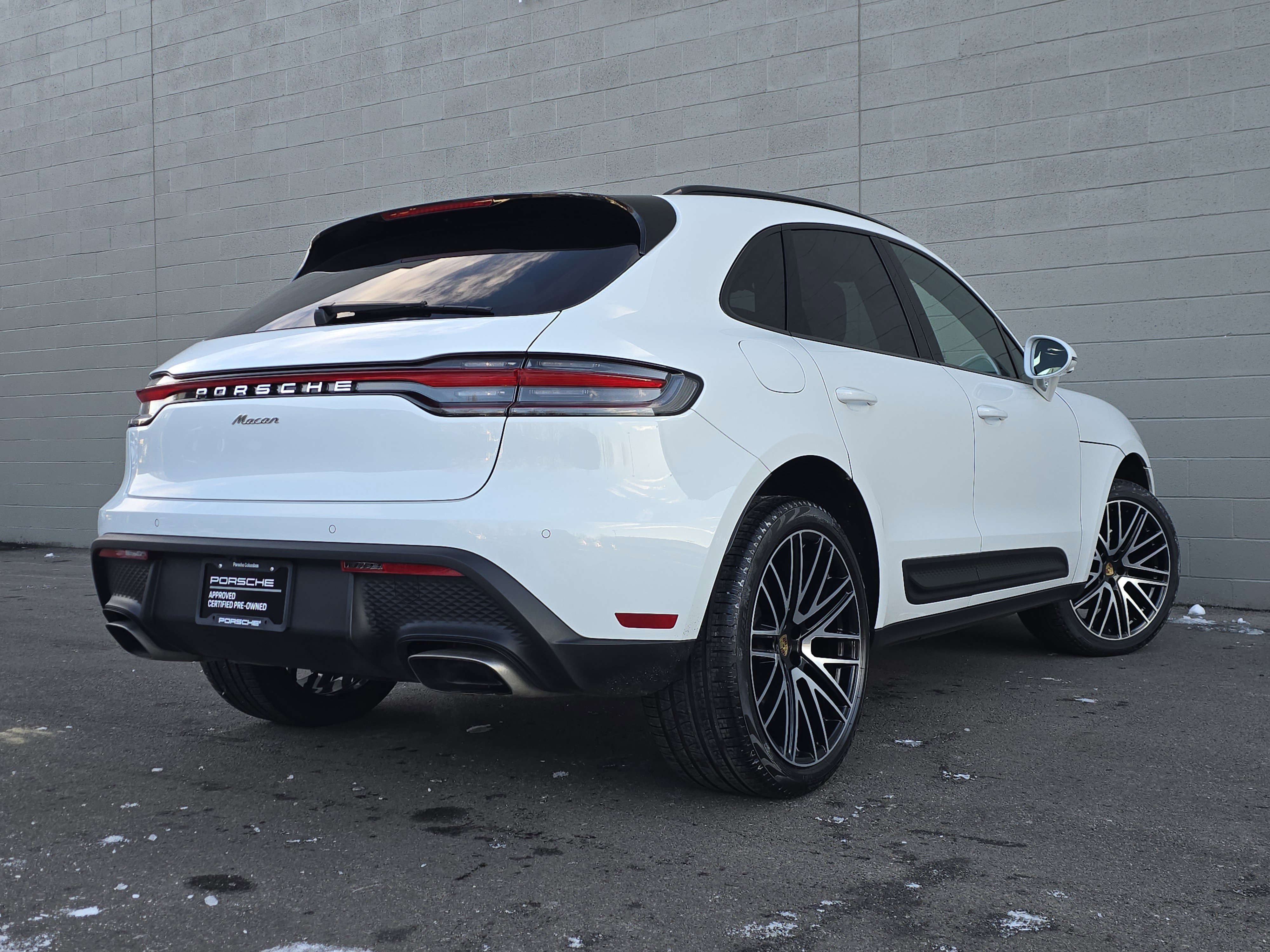 Certified 2025 Porsche Macan image 9