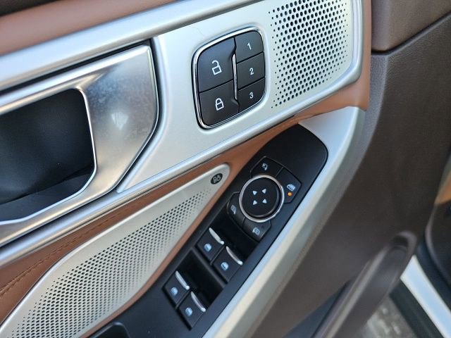 Used 2024 Ford Explorer King Ranch w/ Technology Package image 15