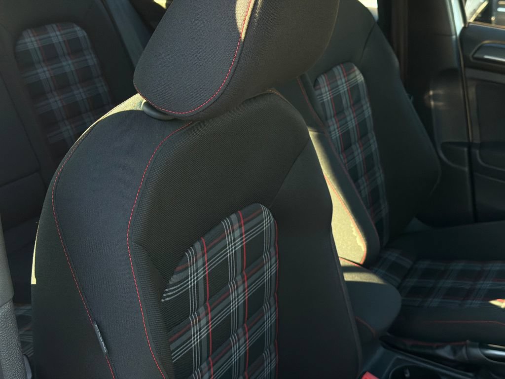 Used 2018 Volkswagen GTI SE FWD image 8