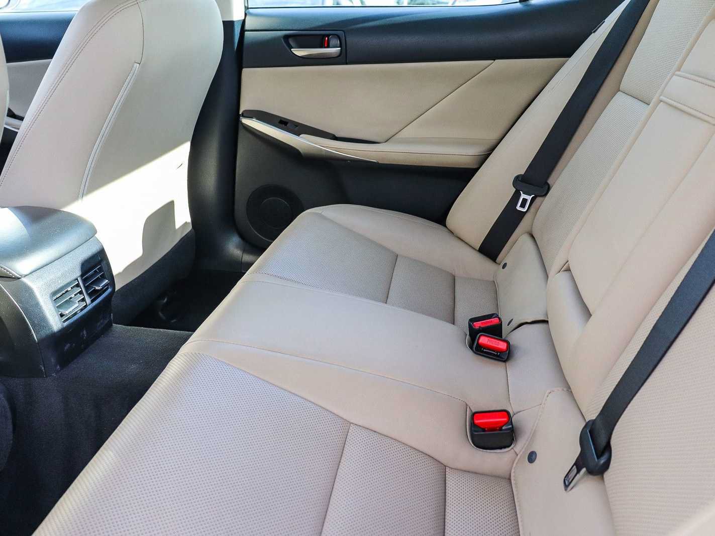 Used 2018 Lexus IS 300 RWD image 19