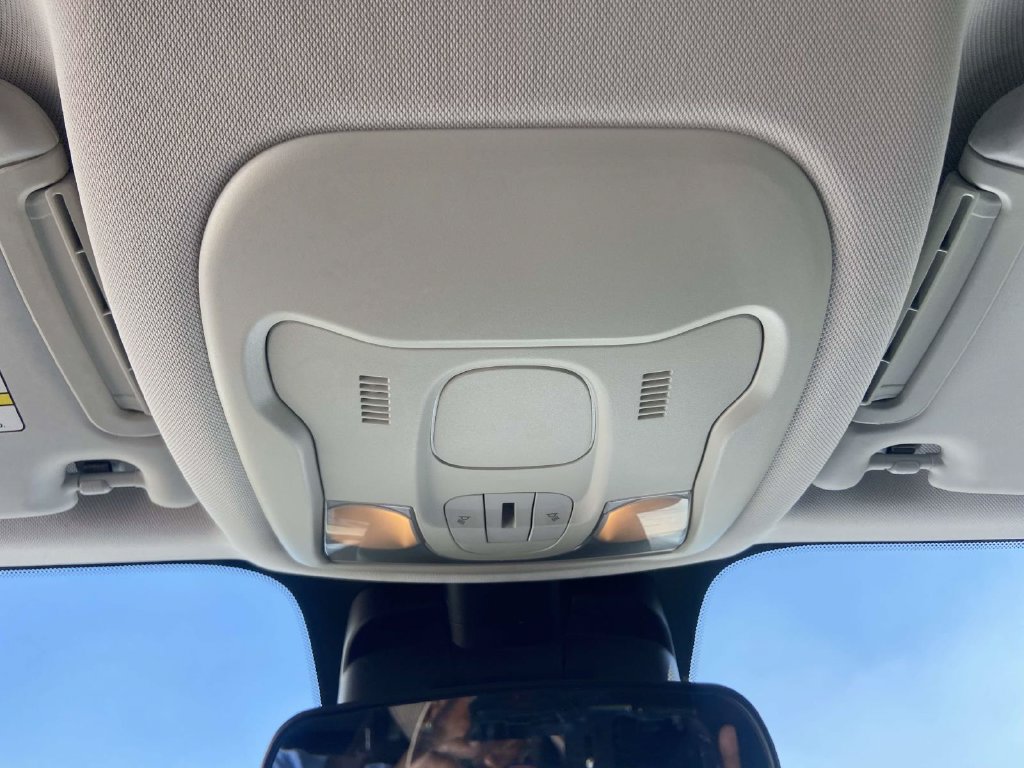 Used 2018 Jeep Renegade Altitude w/ Advanced Technology Group FWD image 25