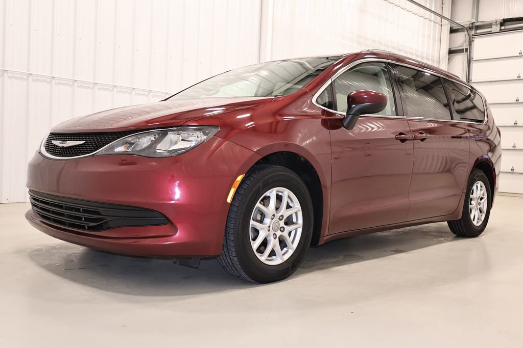 Used 2017 Chrysler Pacifica Touring image 5