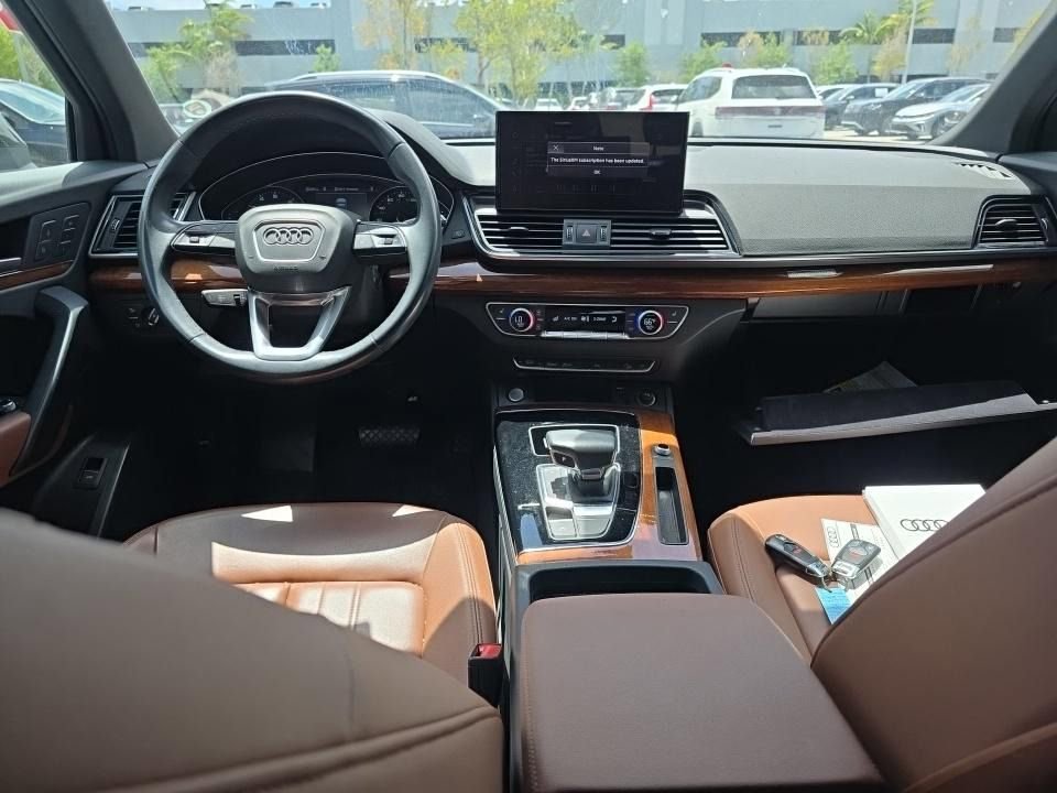 Used 2023 Audi Q5 2.0T Premium w/ Convenience Package image 3