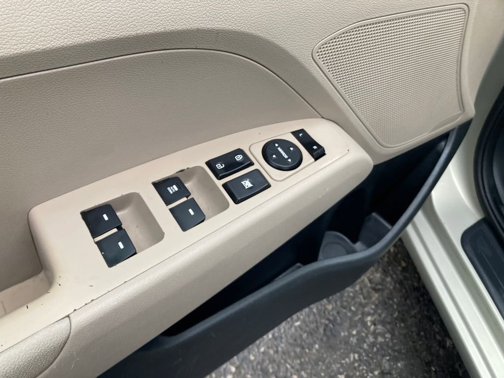 Used 2017 Hyundai Elantra SE w/ Cargo Package image 14