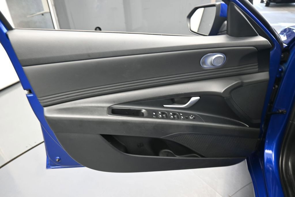 Used 2023 Hyundai Elantra SEL w/ Convenience Package FWD image 12