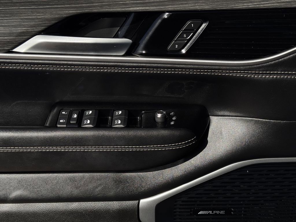 Used 2024 Jeep Wagoneer Series II w/ Flexible Seating Group image 23