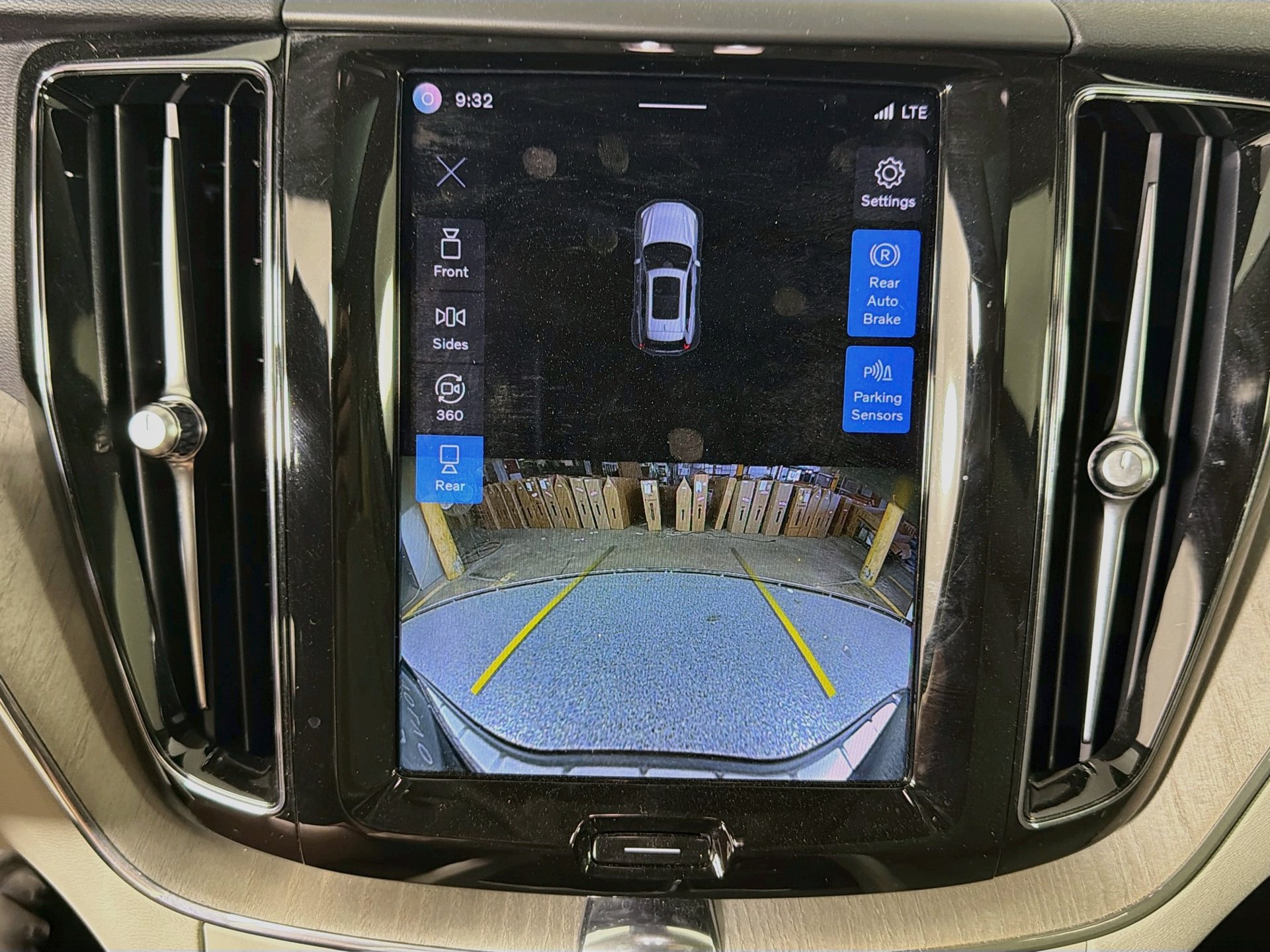 Certified 2023 Volvo XC60 B5 Plus w/ Protection Package Premier FWD image 14