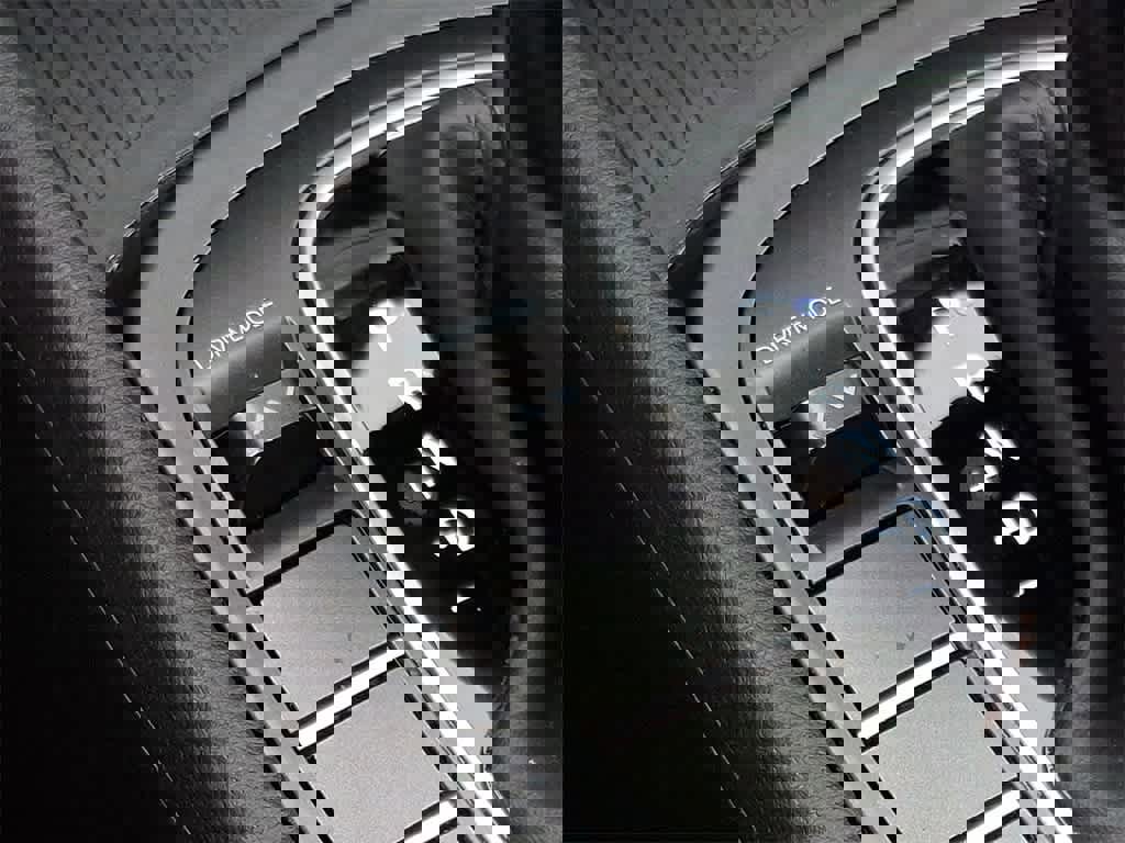 Used 2025 Hyundai Kona SEL image 24