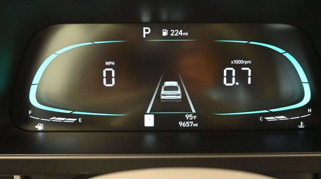 Used 2025 Hyundai Elantra Sport FWD image 37