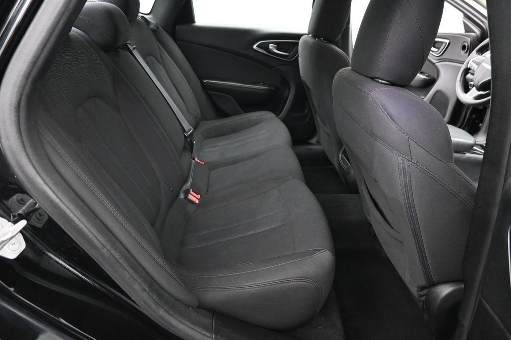 Used 2015 Chrysler 200 Limited FWD image 22