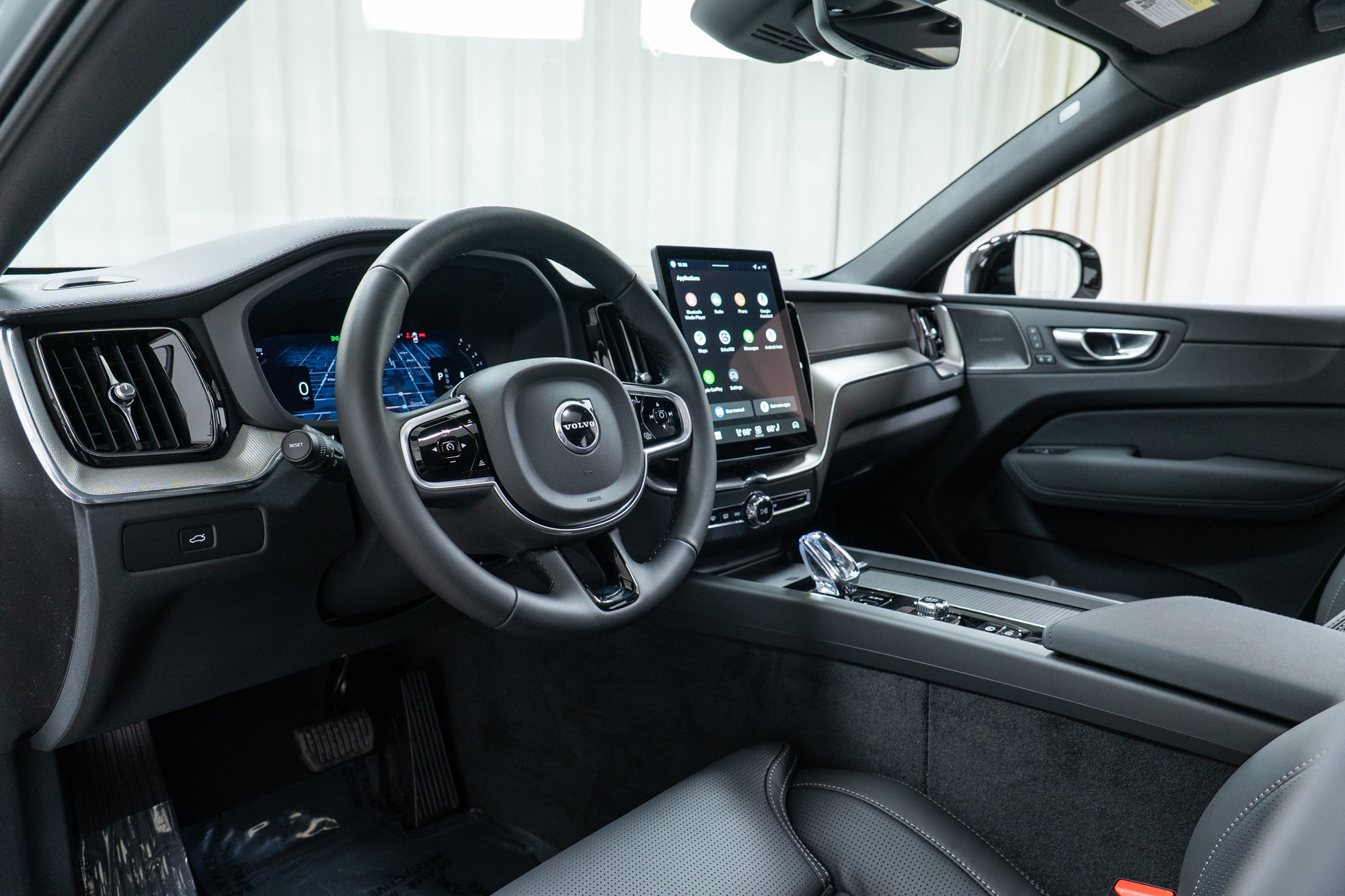 New 2026 Volvo XC60 B5 Ultra w/ Climate Package image 12