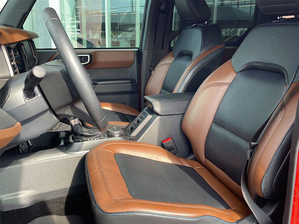 Used 2024 Ford Bronco Outer Banks AWD/4WD image 3