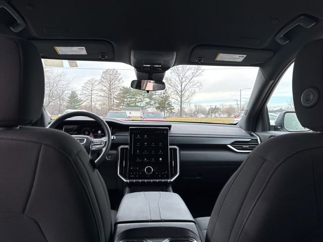 Used 2025 GMC Acadia Elevation image 29