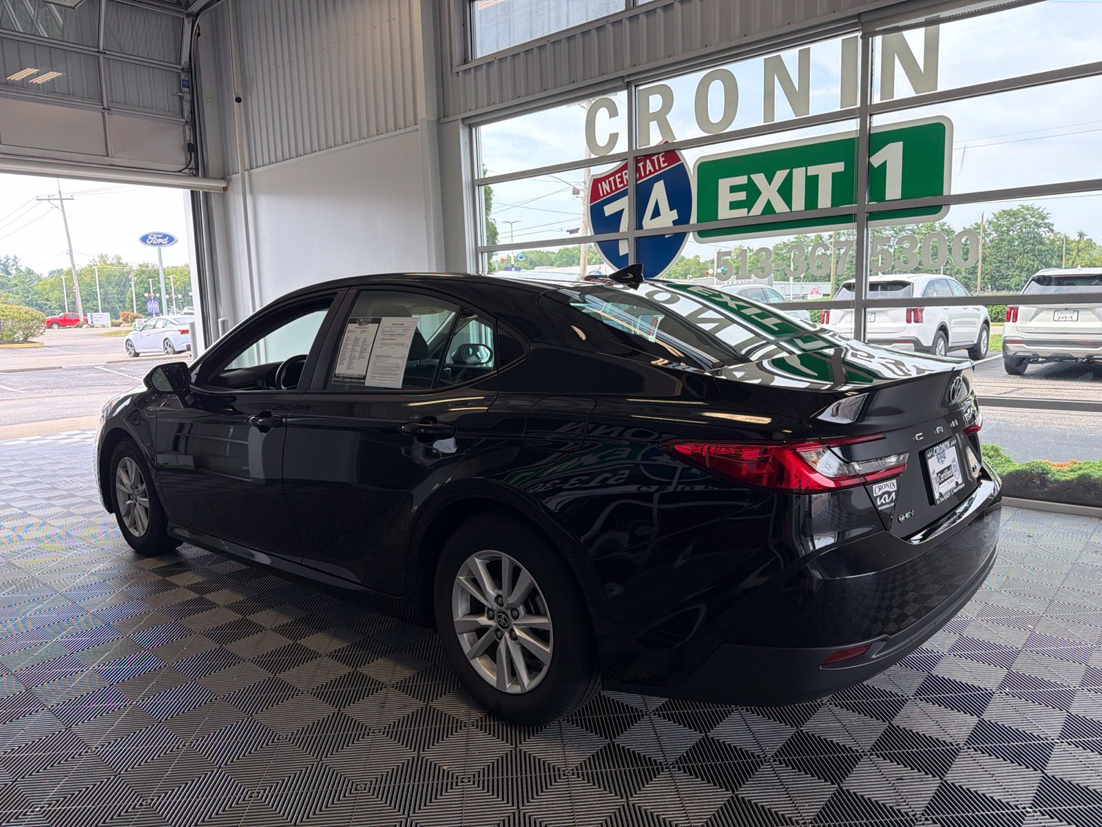 Used 2025 Toyota Camry LE FWD image 4