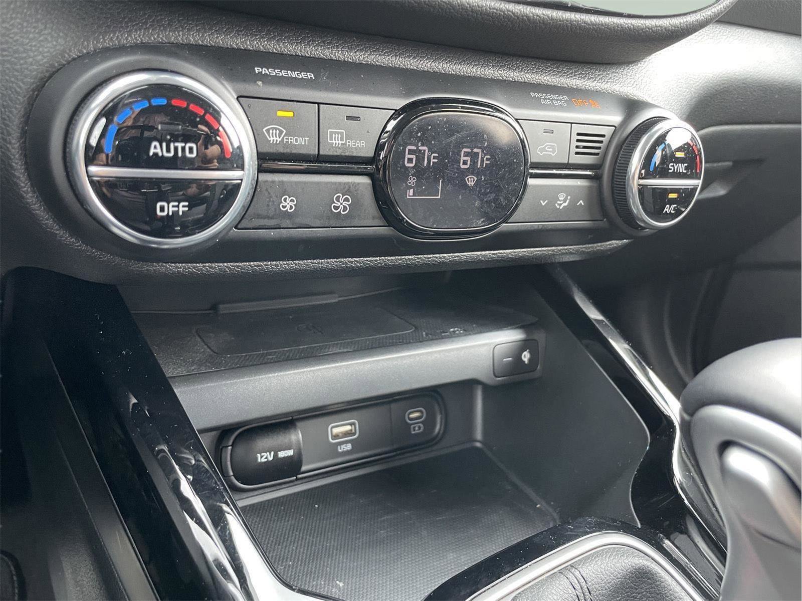 Used 2023 Kia Soul EX image 29