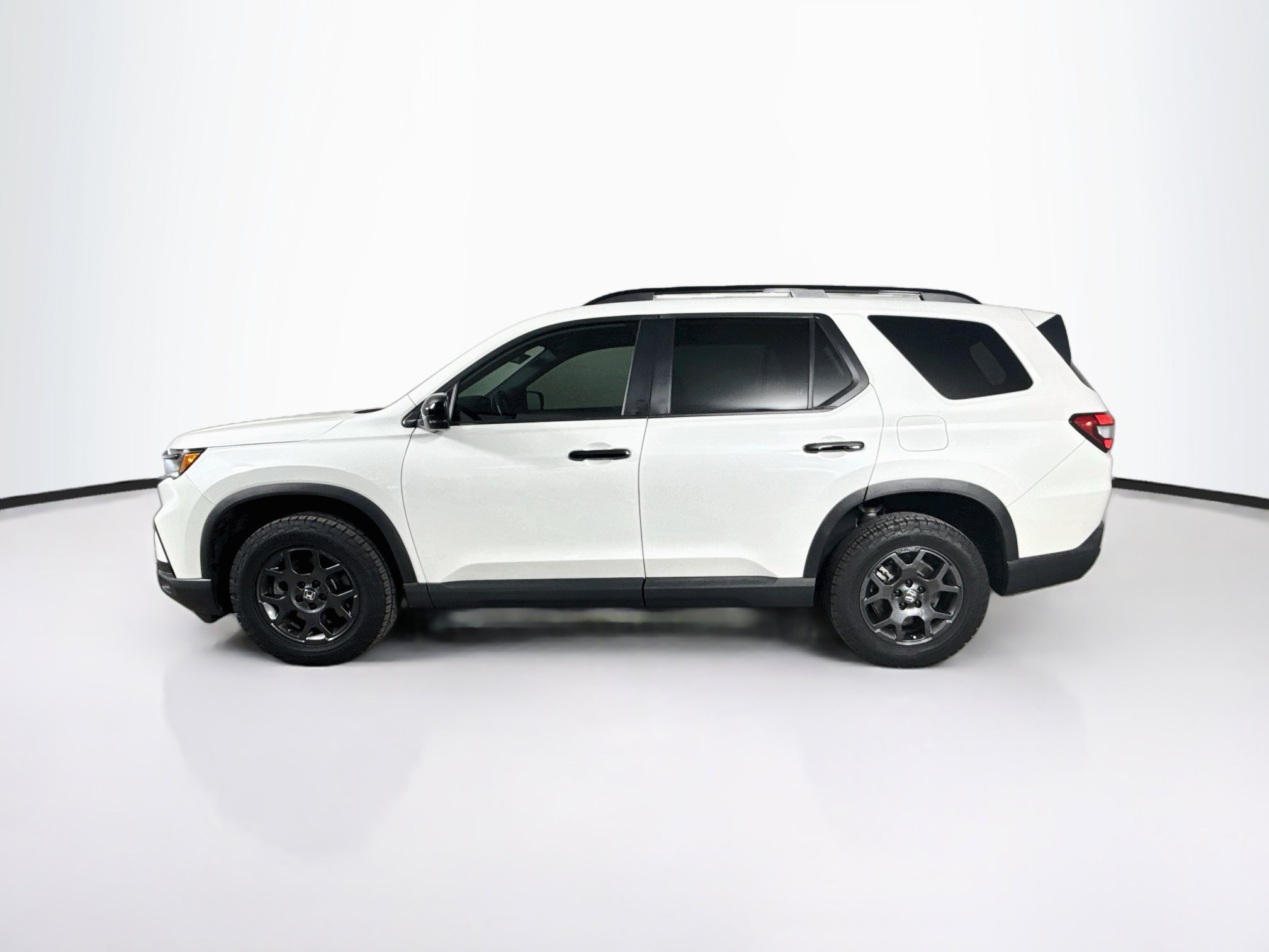 Certified 2025 Honda Pilot TrailSport image 7
