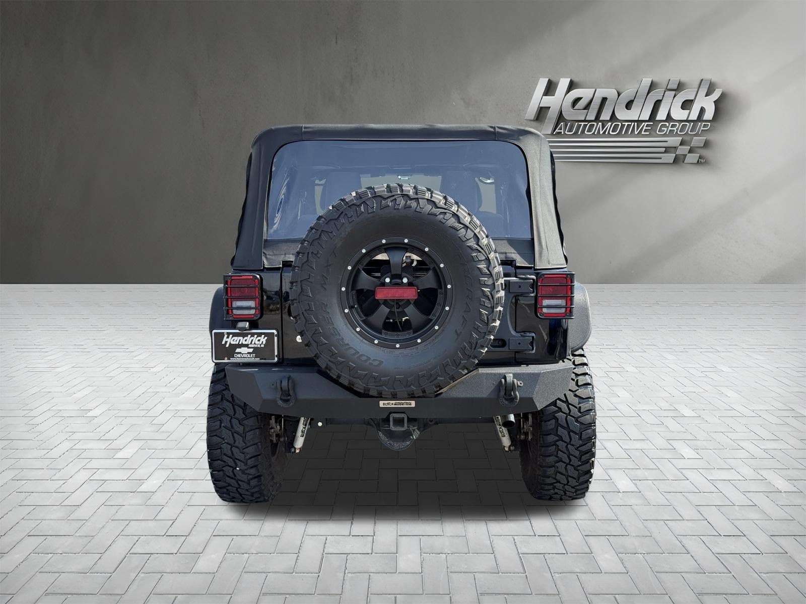 Used 2018 Jeep Wrangler Sport w/ Connectivity Group AWD/4WD image 9