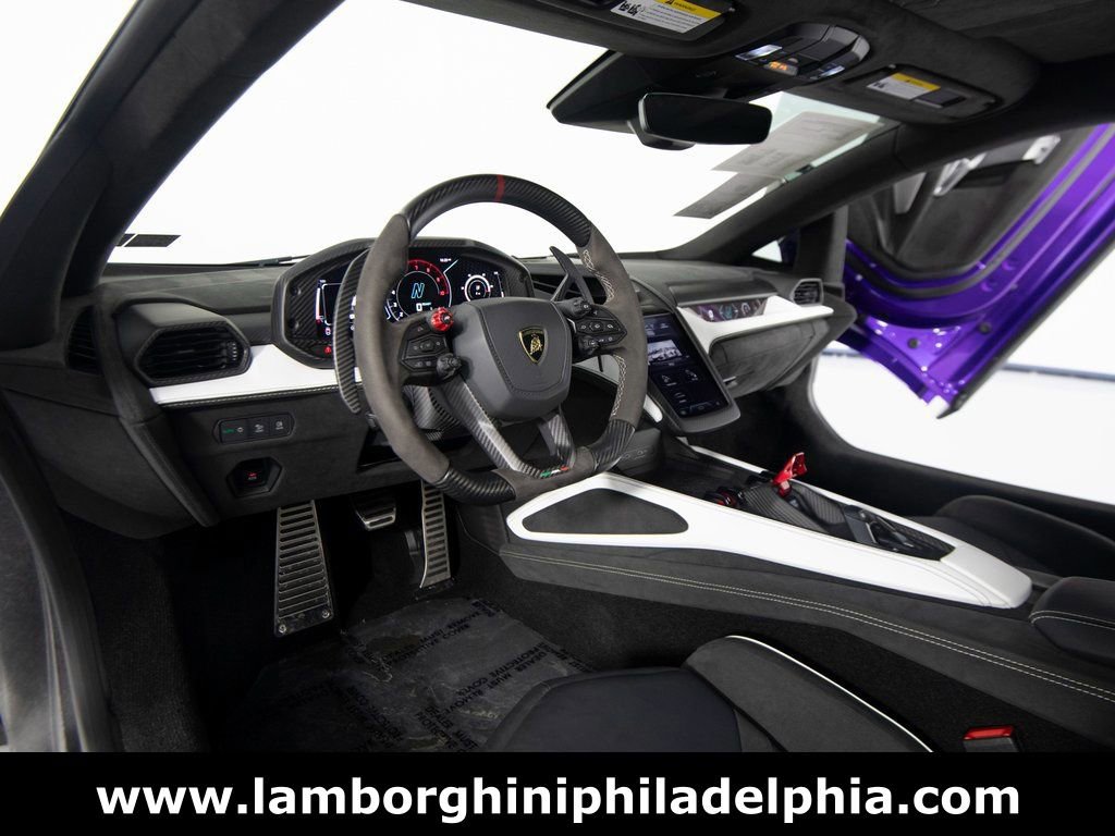 Used 2024 Lamborghini Revuelto image 11