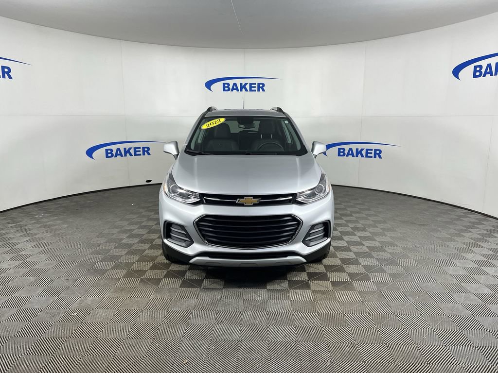 Used 2022 Chevrolet Trax LT w/ LT Convenience Package image 3