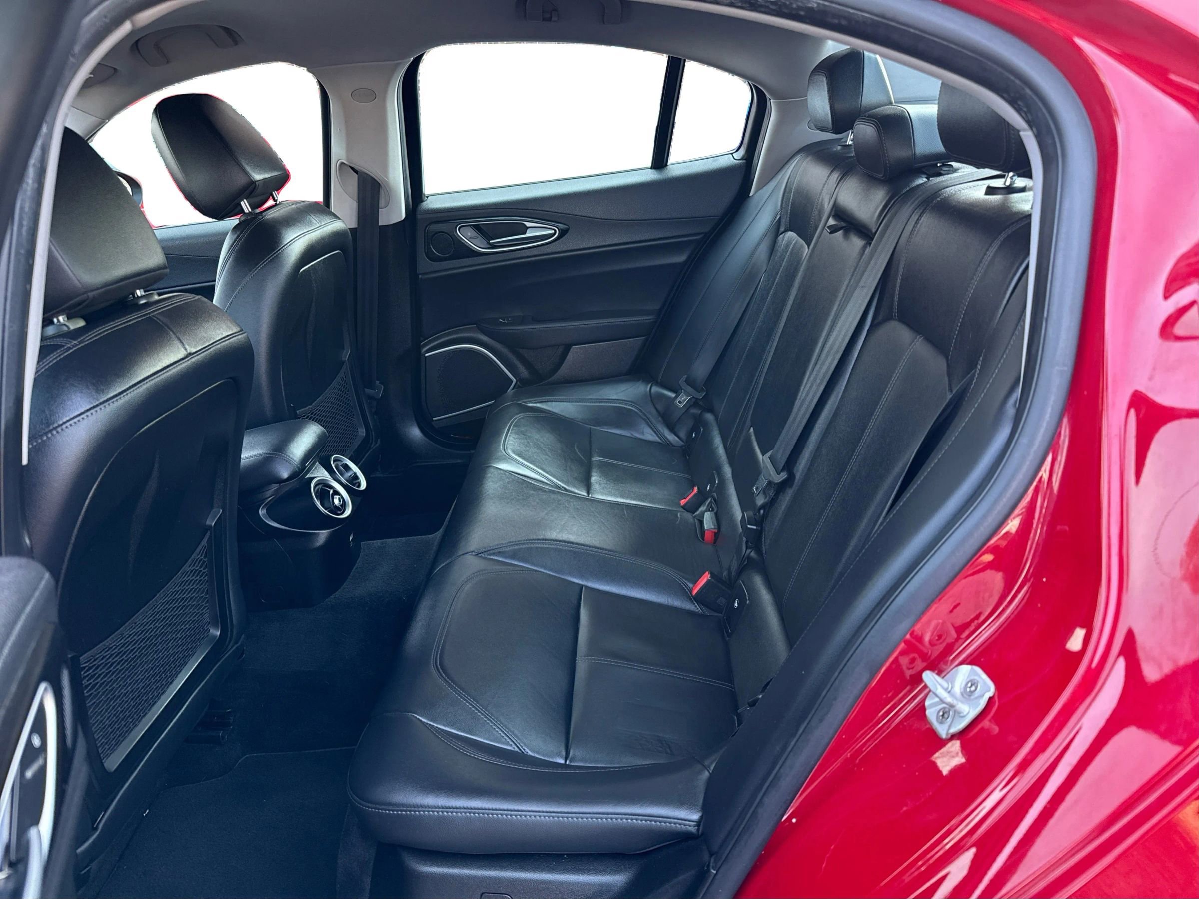Used 2018 Alfa Romeo Giulia RWD image 9