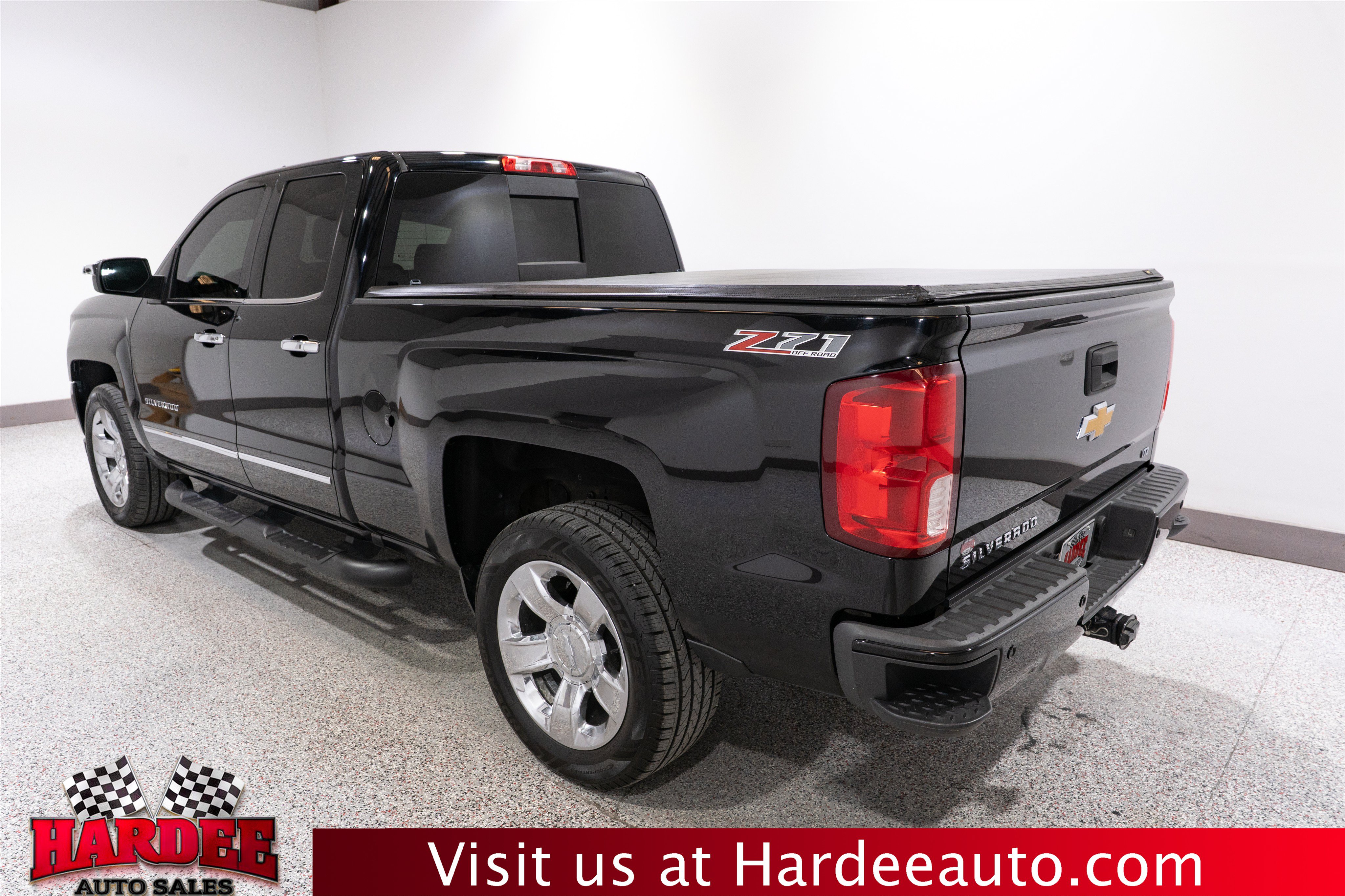 Used 2017 Chevrolet Silverado 1500 LTZ Z71 w/ LTZ Plus Package AWD/4WD image 3