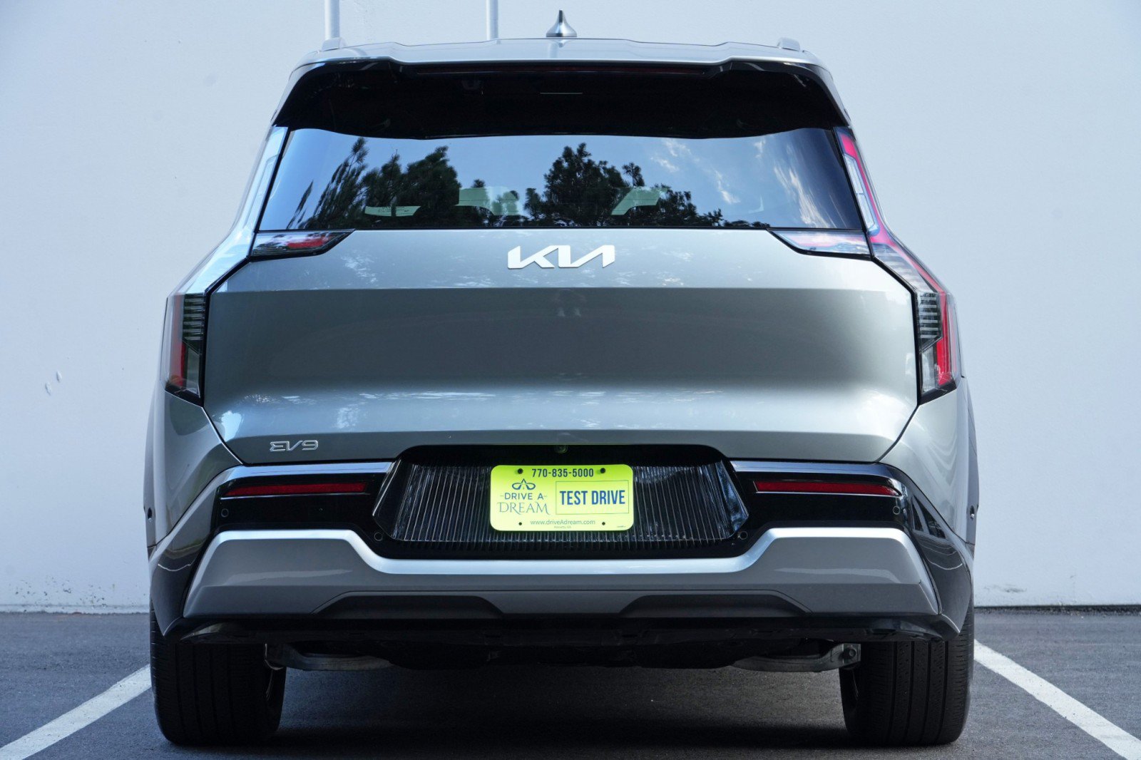Used 2024 Kia EV9 Land AWD/4WD image 11
