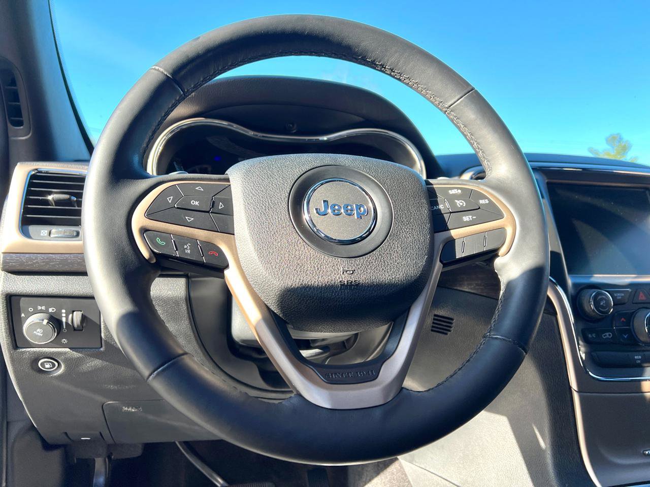 Used 2015 Jeep Grand Cherokee Altitude image 18