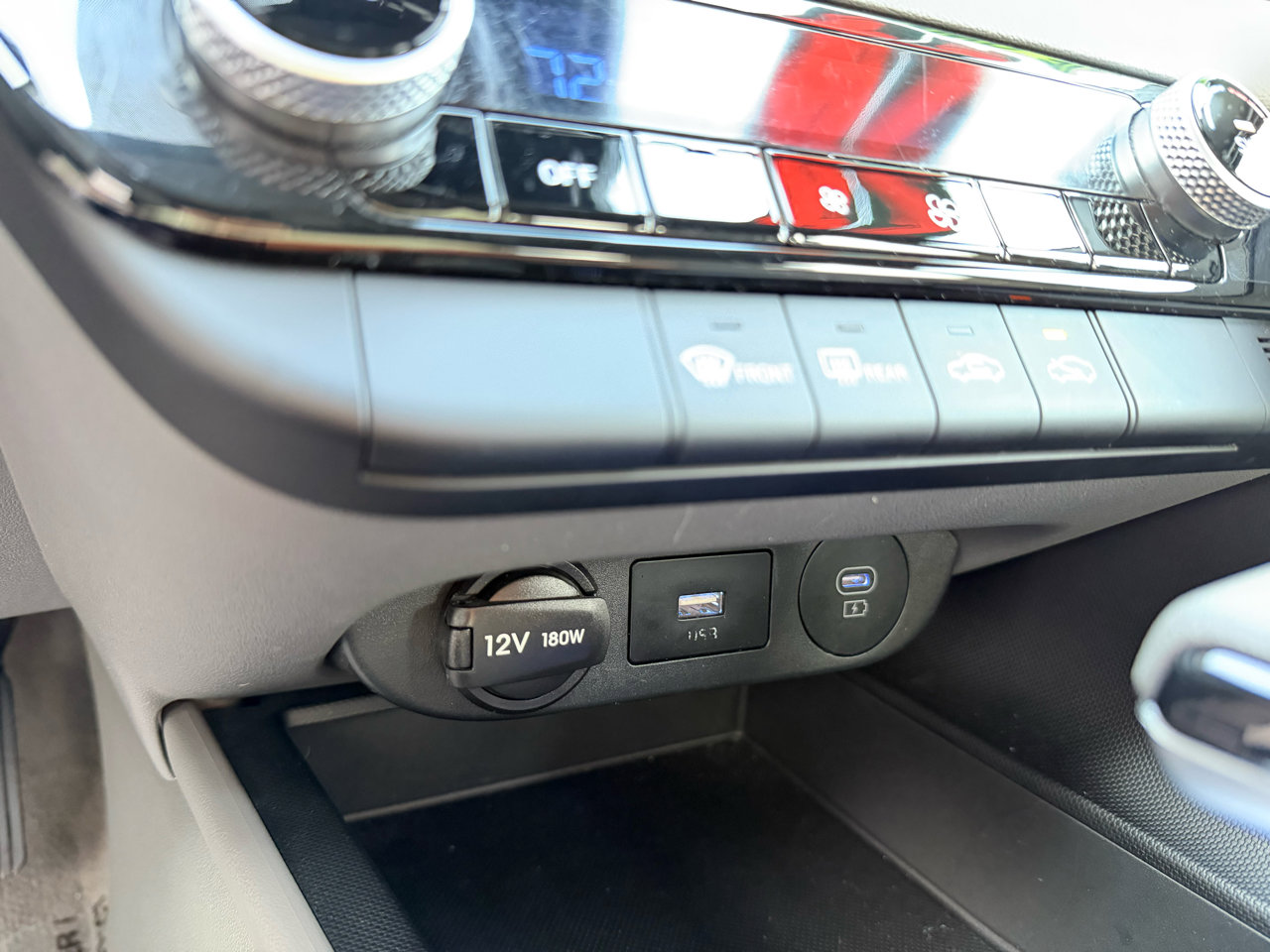 Used 2024 Hyundai Elantra SEL image 24