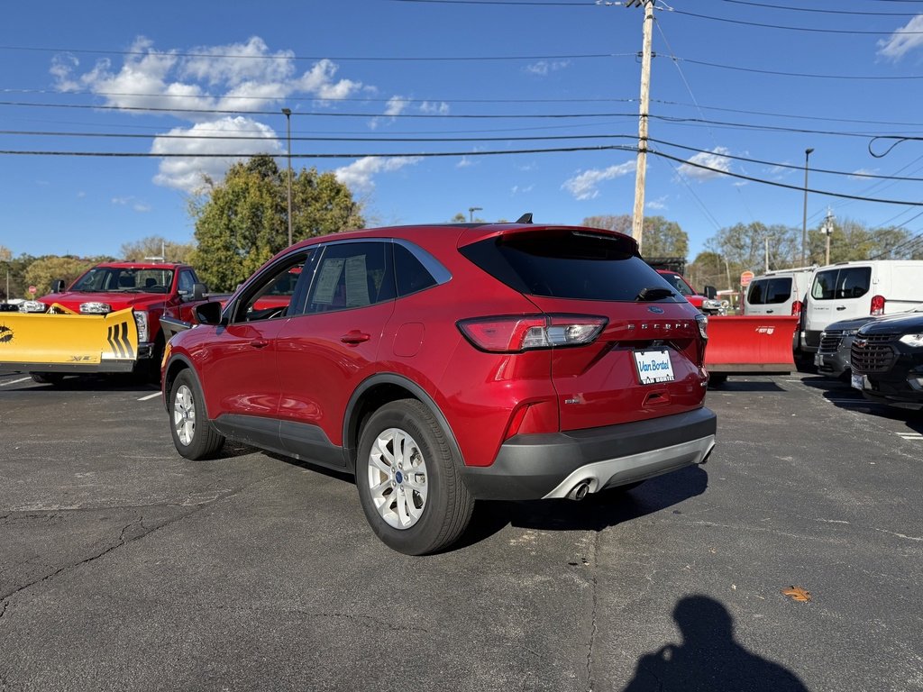 Used 2020 Ford Escape SE image 3