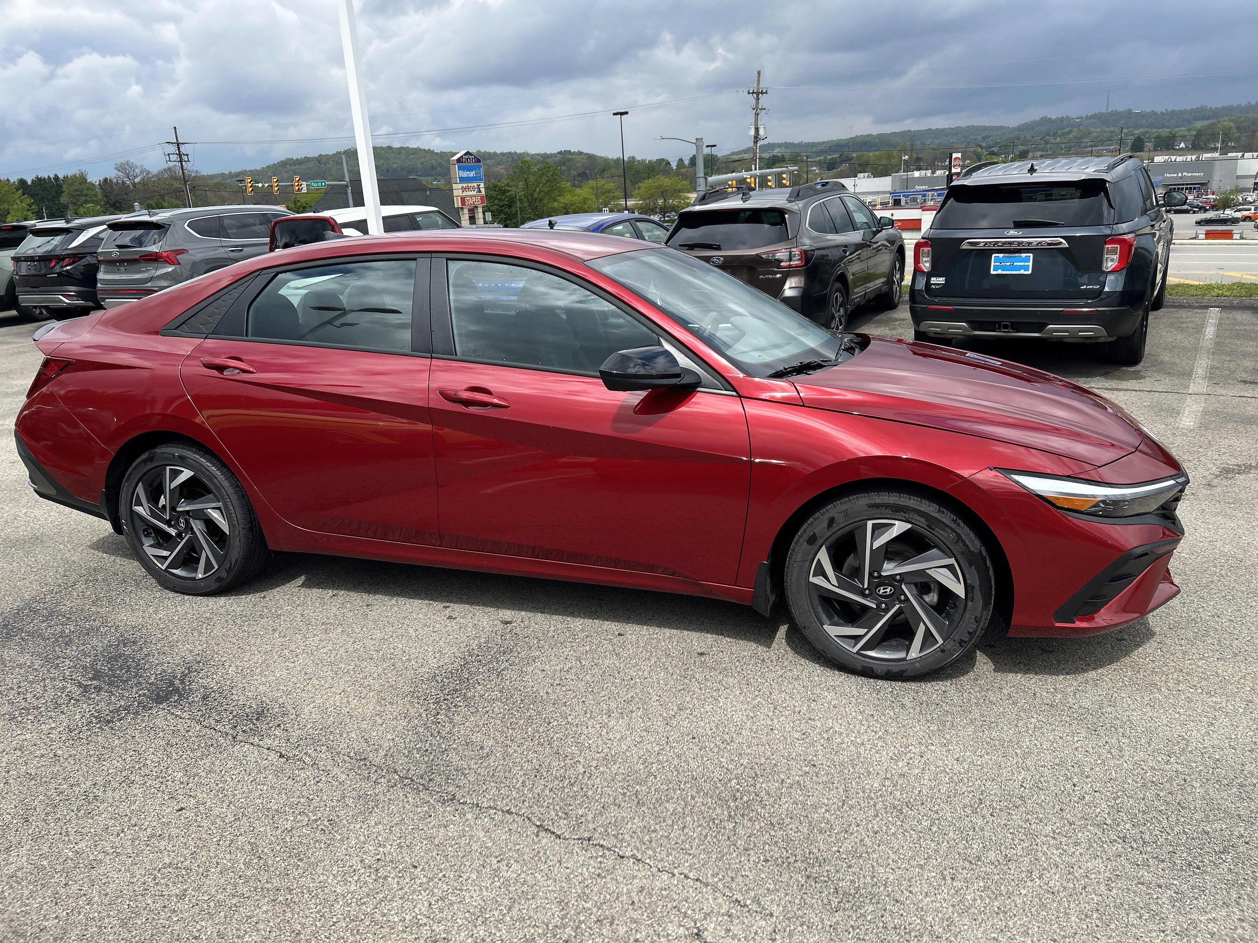 Used 2025 Hyundai Elantra Sport FWD image 5