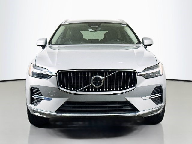 Used 2023 Volvo XC60 B5 Plus FWD image 2