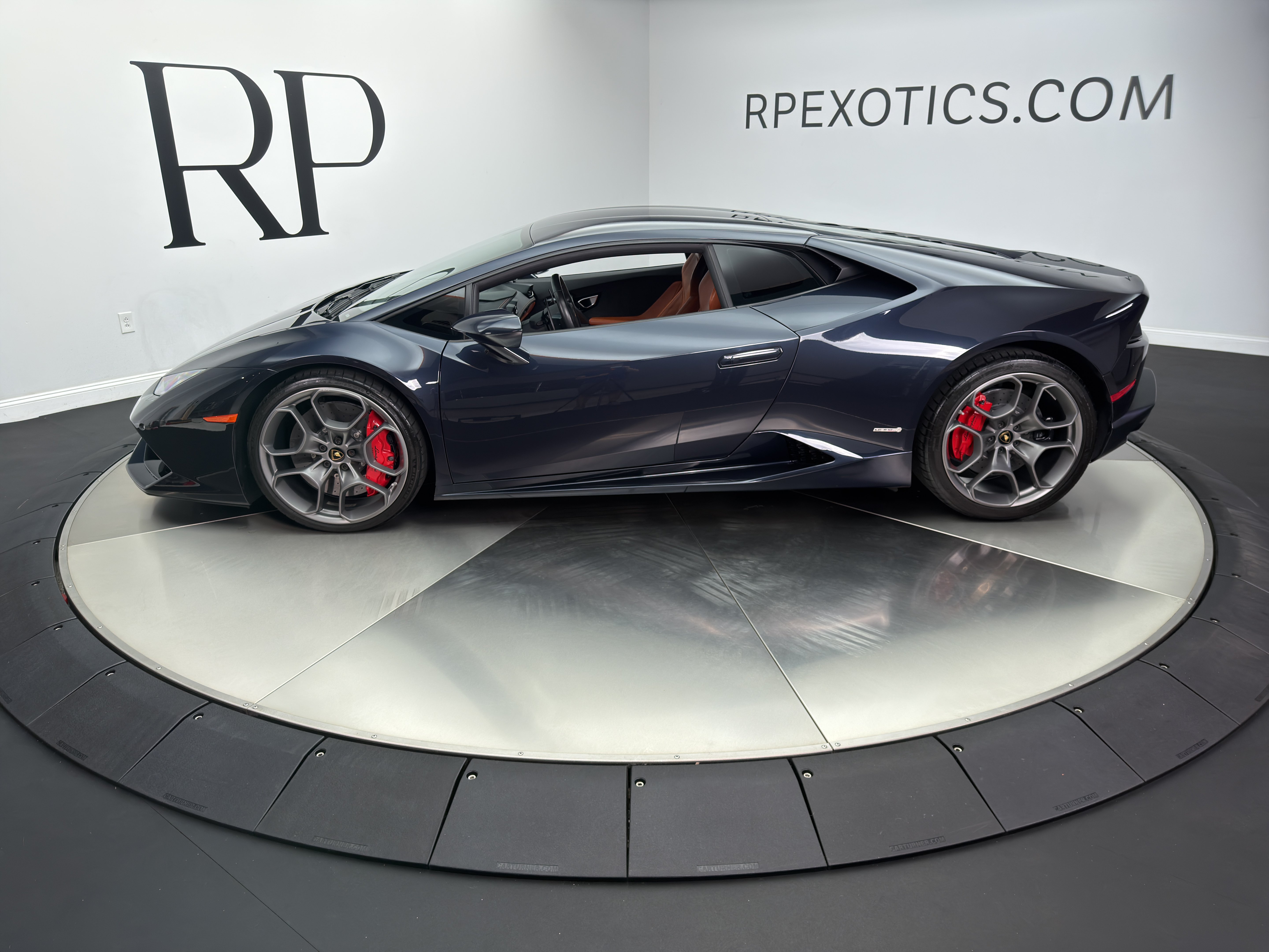 Used 2015 Lamborghini Huracan LP 610-4 AWD/4WD image 3
