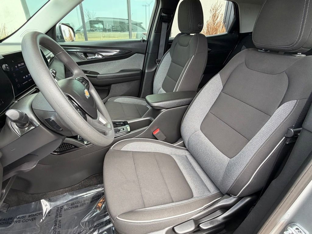 Used 2025 Chevrolet TrailBlazer LT AWD/4WD image 11