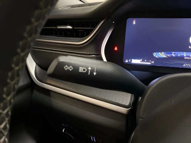 Used 2024 Jeep Grand Cherokee Laredo RWD image 33