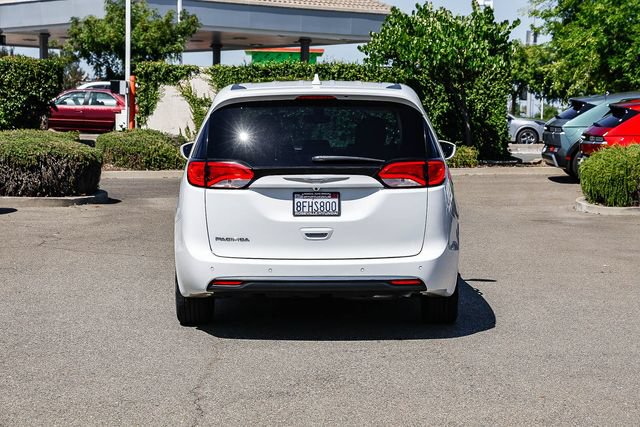 Used 2018 Chrysler Pacifica Touring Plus w/ Tire & Wheel Group FWD image 4