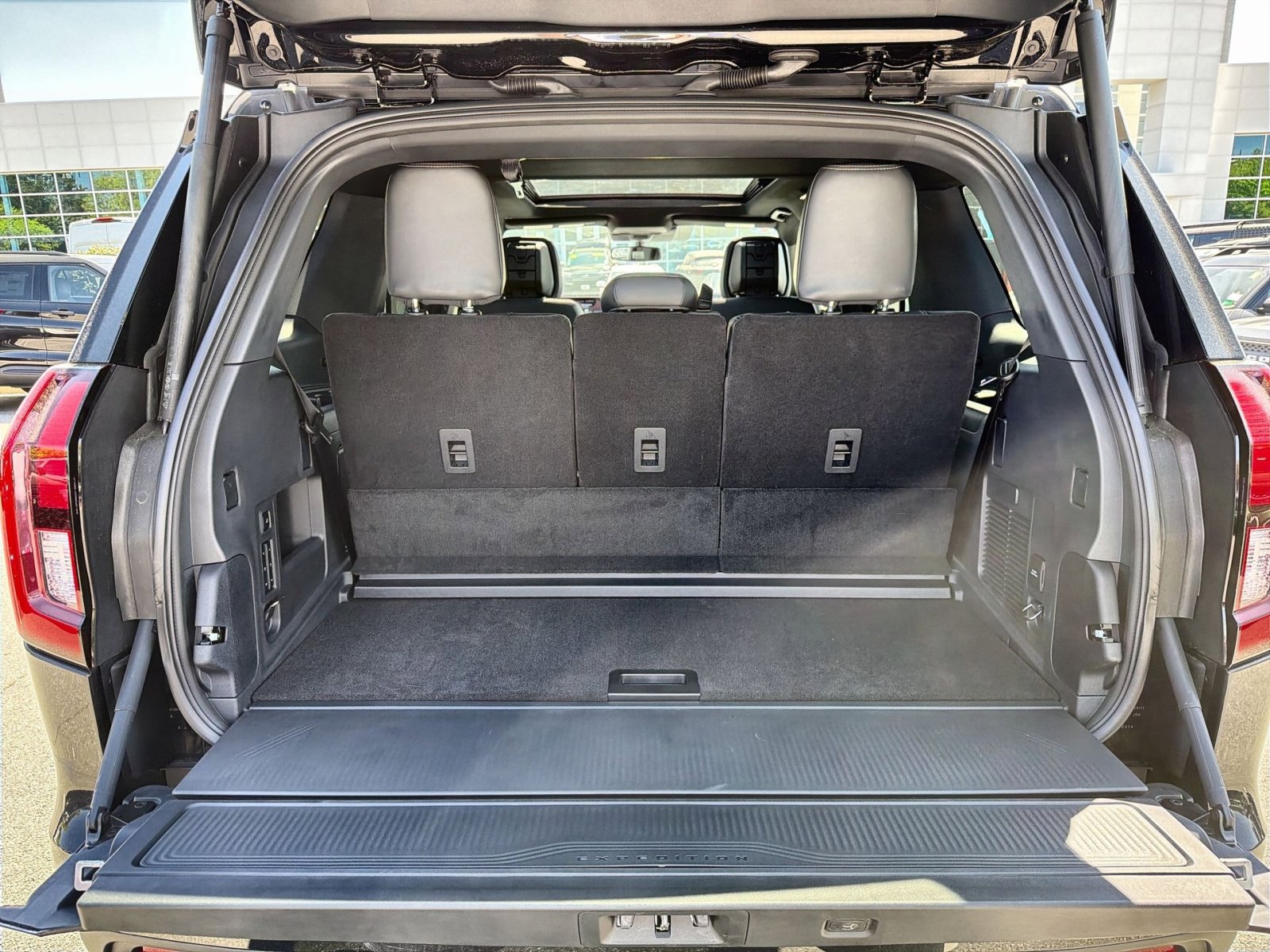 New 2026 Ford Expedition Platinum w/ Stealth Appearance Package image 31