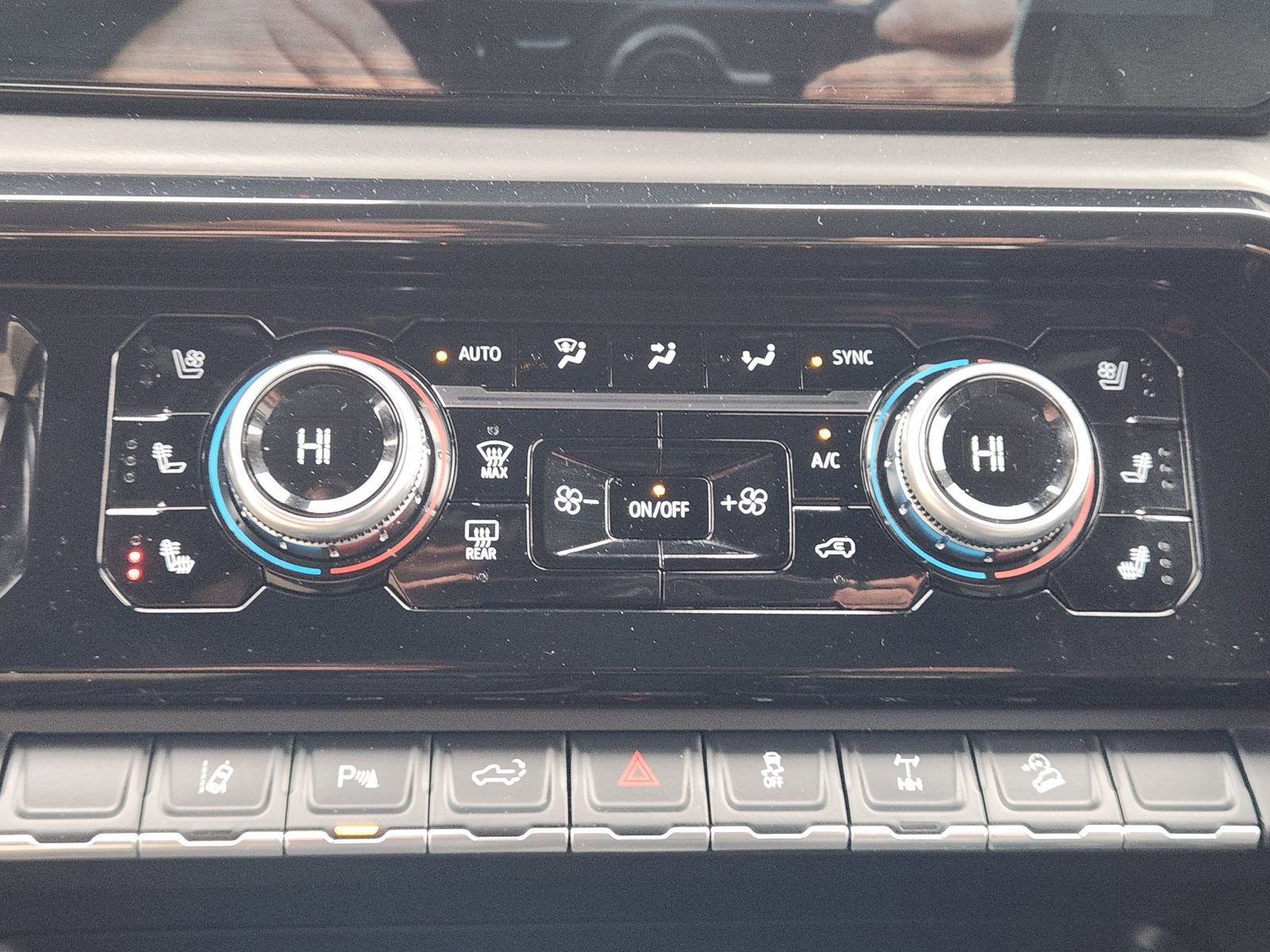 Used 2024 GMC Sierra 2500 AT4X image 19