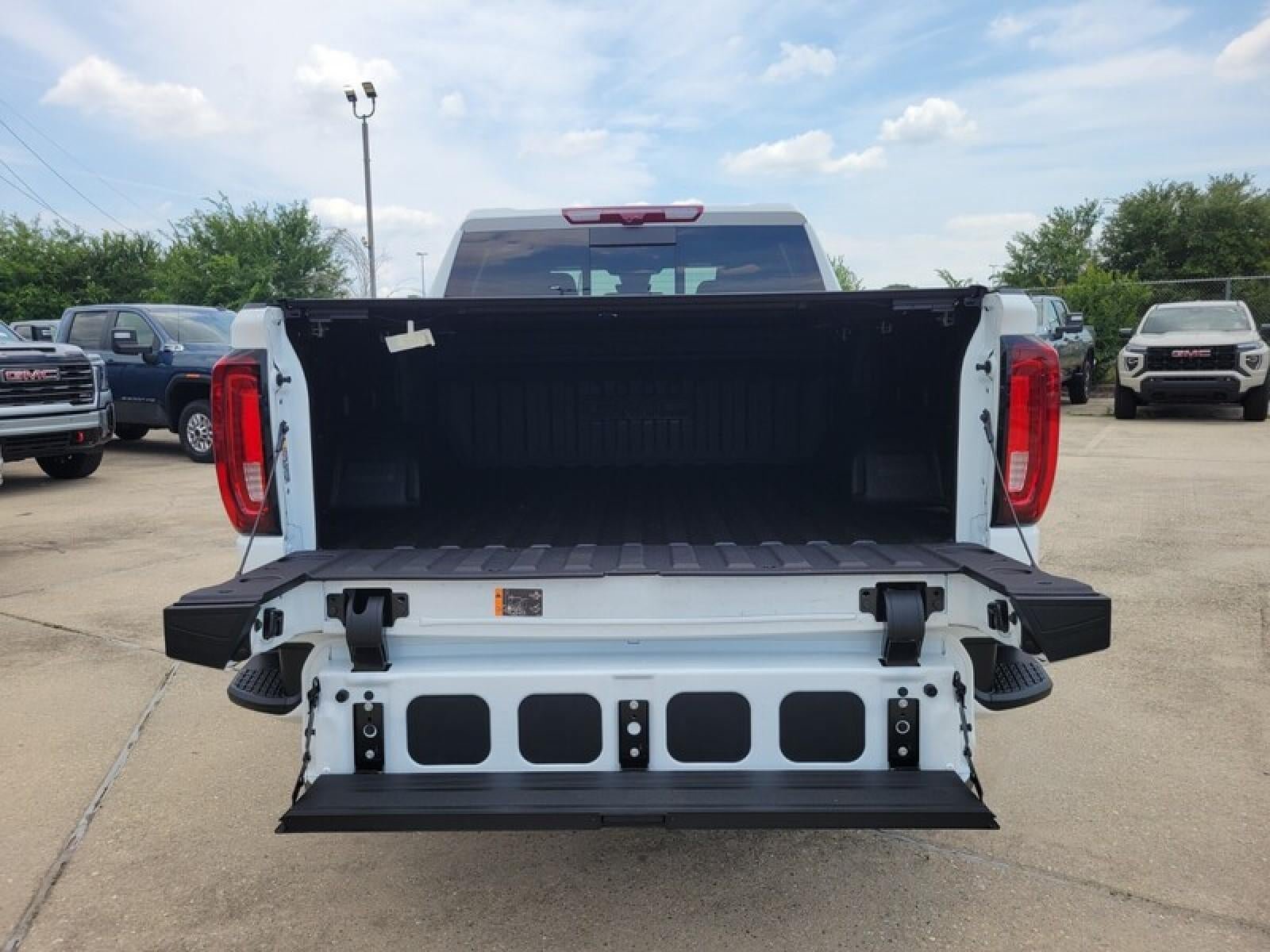 New 2026 GMC Sierra 1500 AT4 w/ AT4 Premium Package AWD/4WD image 6