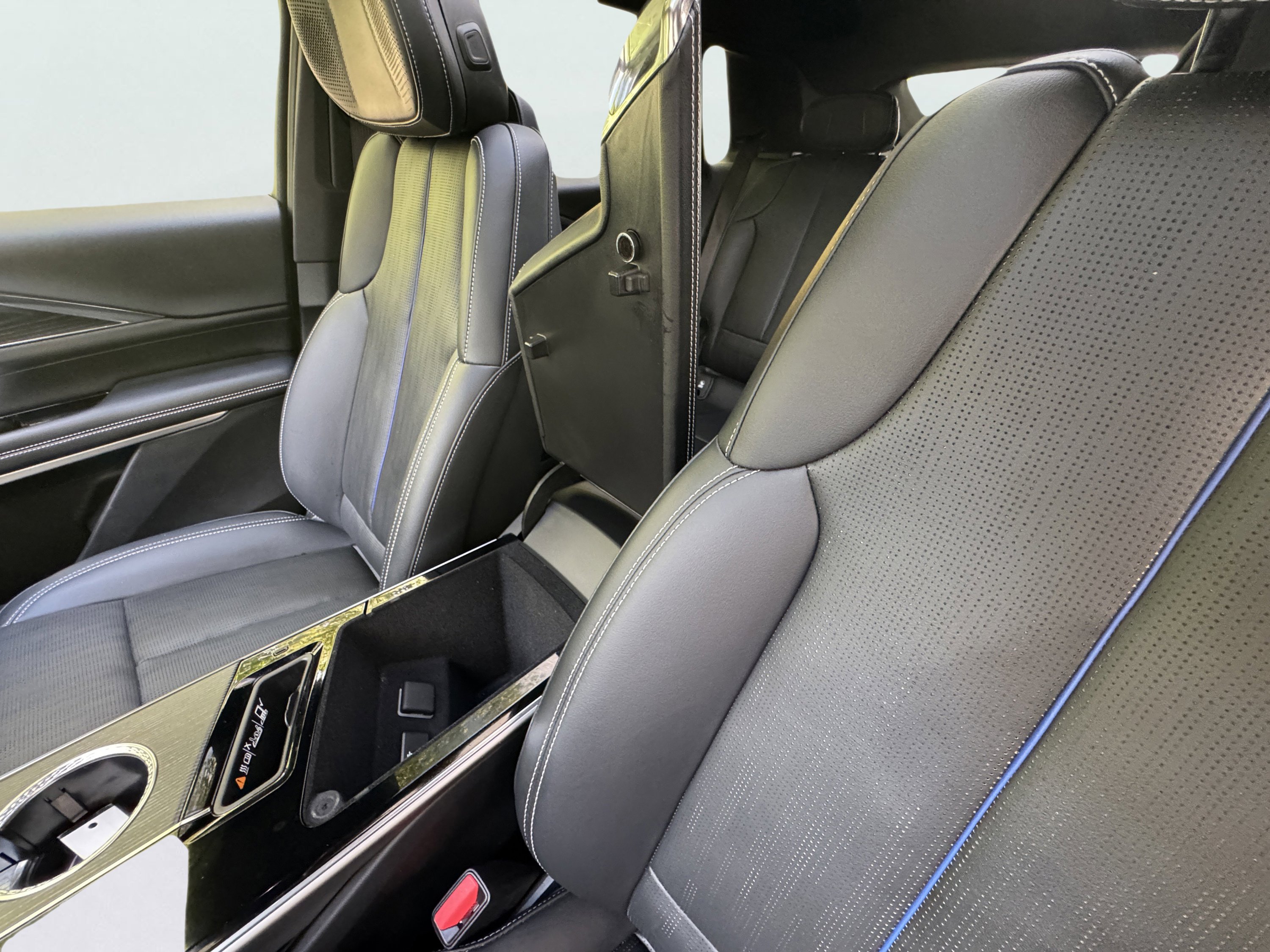 Used 2024 Cadillac Lyriq Luxury w/ LPO, Floor Liner Package image 34