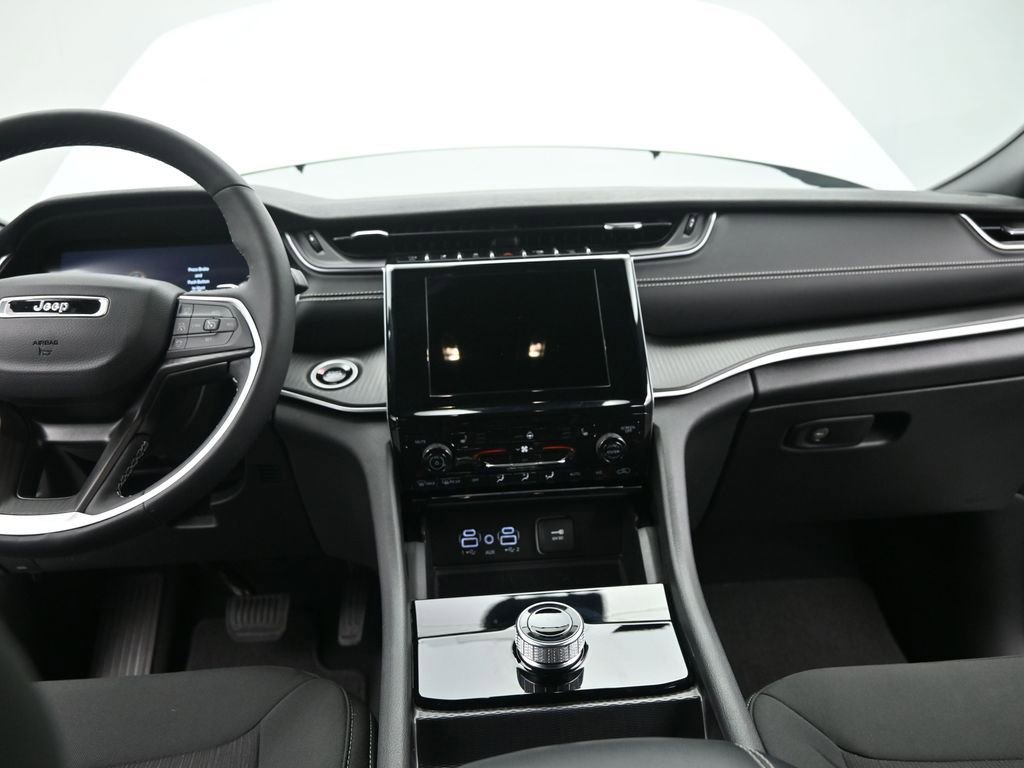 Used 2024 Jeep Grand Cherokee Laredo w/ Luxury Tech Group I image 23