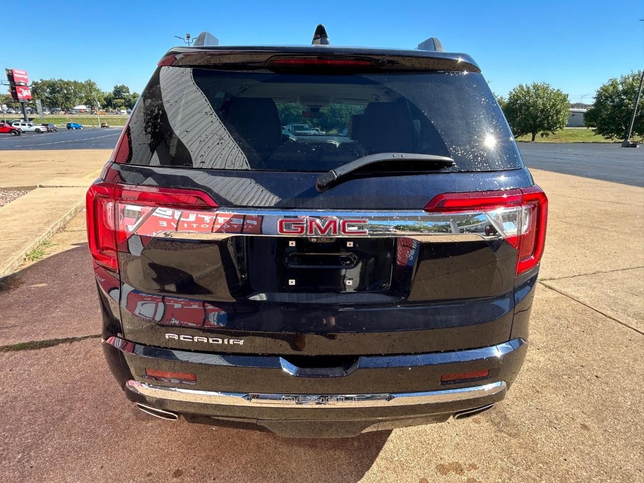 Used 2021 GMC Acadia Denali w/ Denali Technology Package image 6