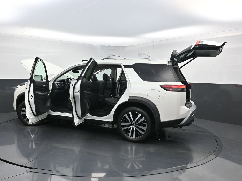 Used 2024 Nissan Pathfinder Platinum FWD image 42