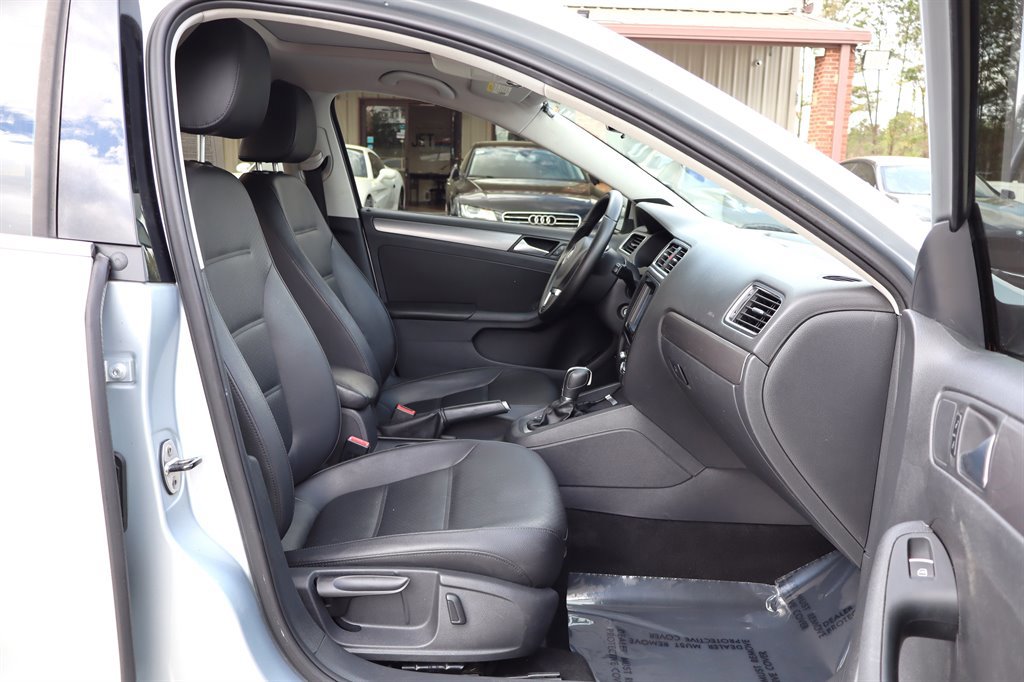 Used 2013 Volkswagen Jetta TDI image 16