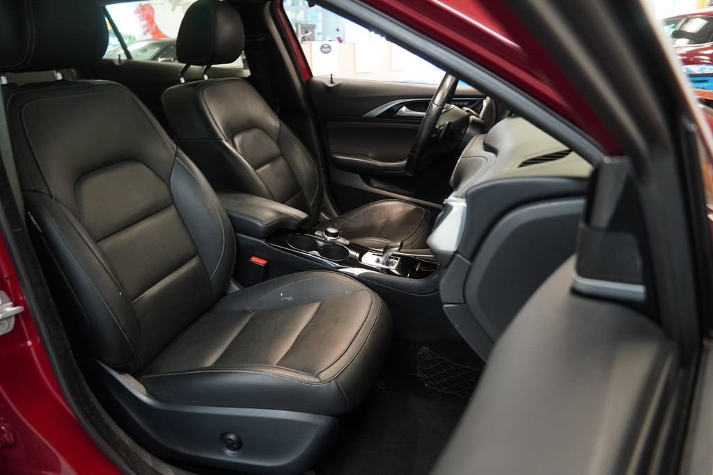 Used 2017 INFINITI QX30 Premium w/ Navigation Package AWD/4WD image 34