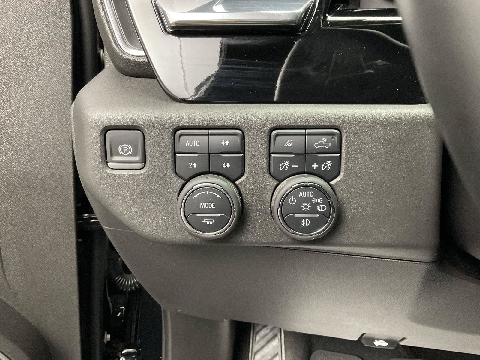 Certified 2025 Chevrolet Silverado 1500 High Country AWD/4WD image 13