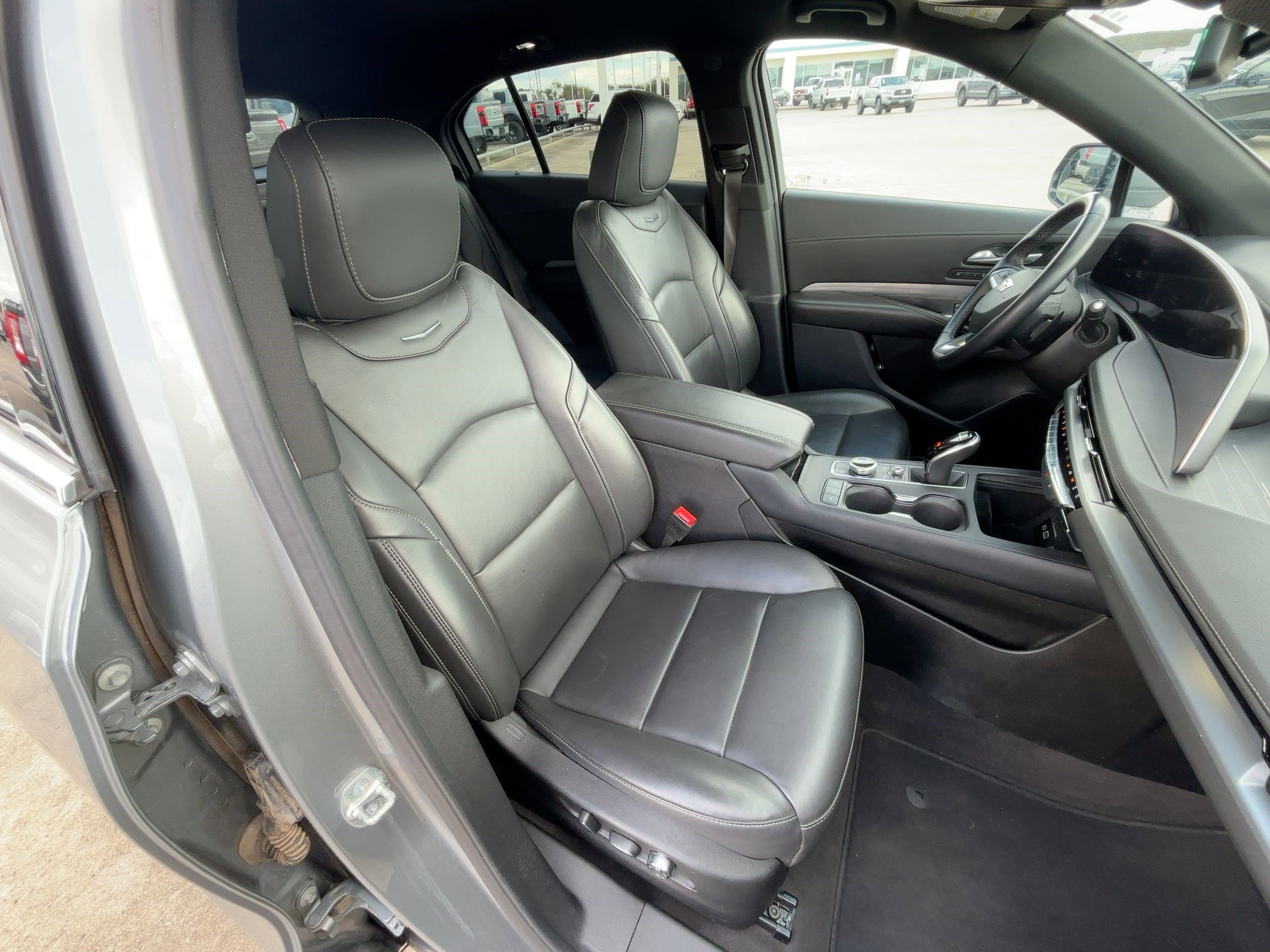 Used 2025 Cadillac XT4 Premium Luxury image 32
