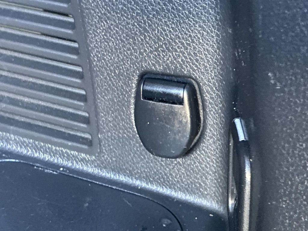 Used 2017 Nissan Rogue SV image 15