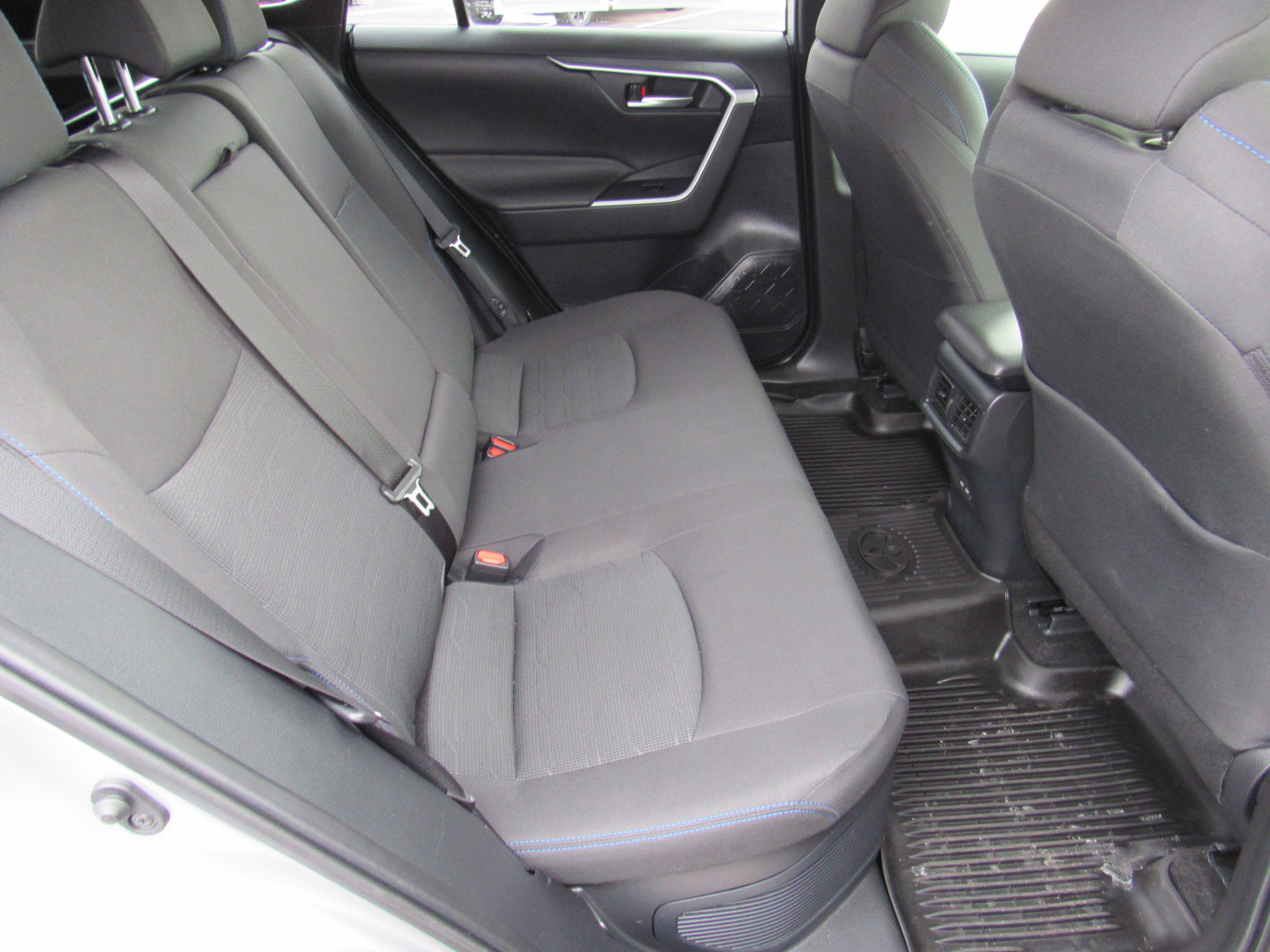 Used 2024 Toyota RAV4 SE image 33