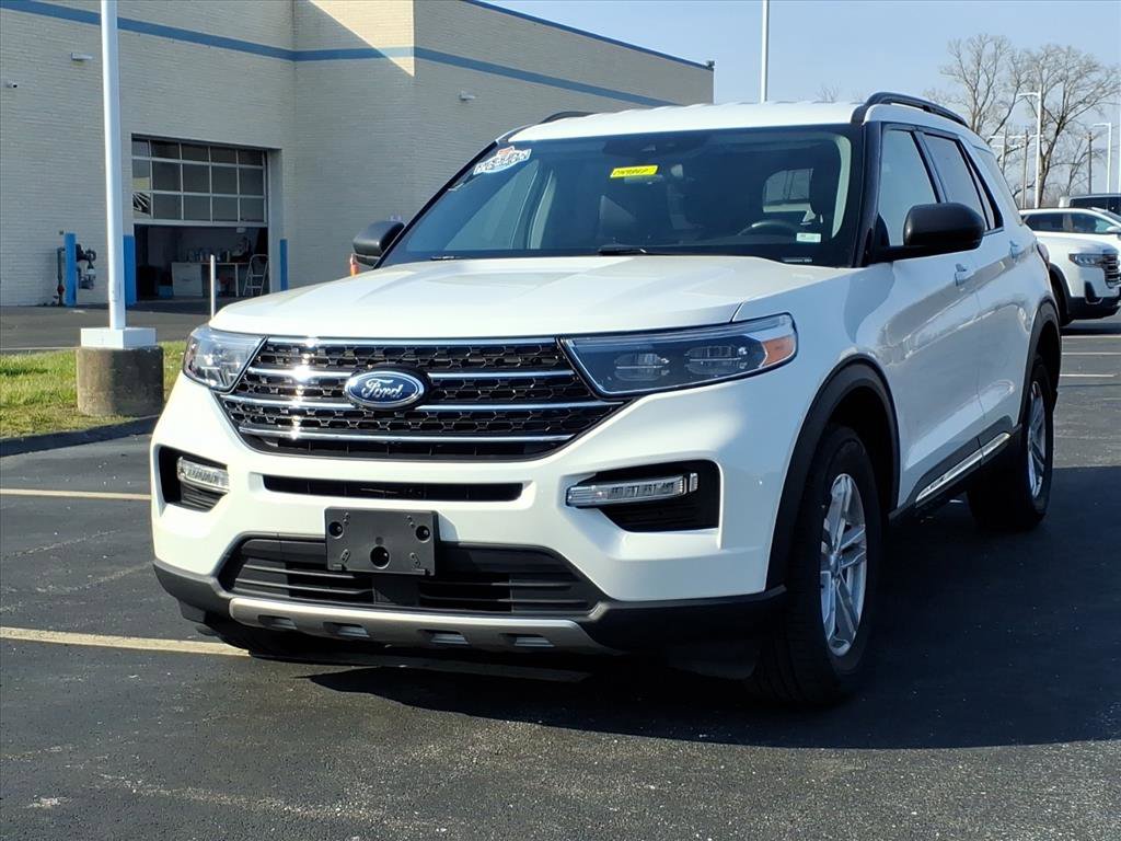 Used 2022 Ford Explorer XLT w/ Equipment Group 202A image 2